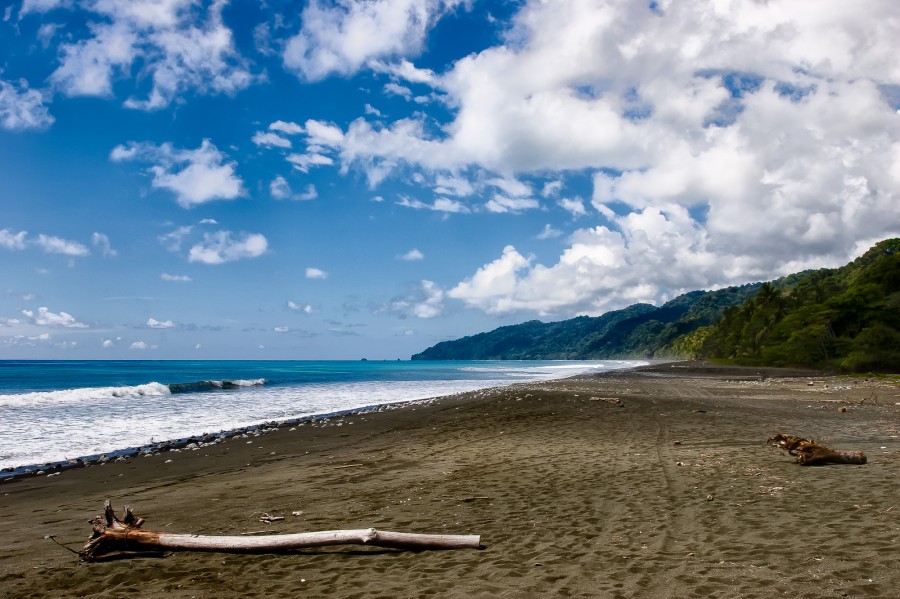 wpid2029-Beach-at-Corcovado.jpg